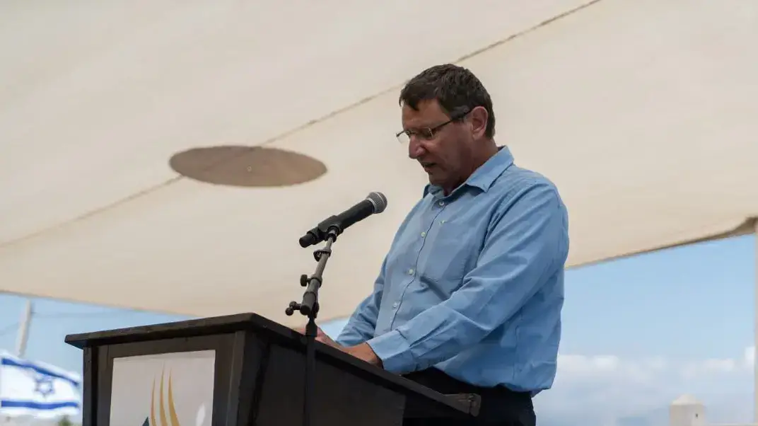 מנכ"ל משרד הביטחון, סגן הרמטכ"ל וראש מועצת מטולה הניחו היום סמוך ל"גדר הטובה? במטולה את אבן הפינה לאנדרטת חללי צד"ל 7 במאי 2017 מנכ"ל משרד הביטחון, סגן הרמטכ"ל וראש מועצת מטולה הניחו היום סמוך ל"גדר הטובה? במטולה את אבן הפינה לאנדרטת חללי צד"ל 7 במאי 2017