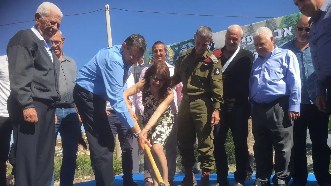 מנכ"ל משרד הביטחון, סגן הרמטכ"ל וראש מועצת מטולה הניחו היום סמוך ל"גדר הטובה? במטולה את אבן הפינה לאנדרטת חללי צד"ל 7 במאי 2017