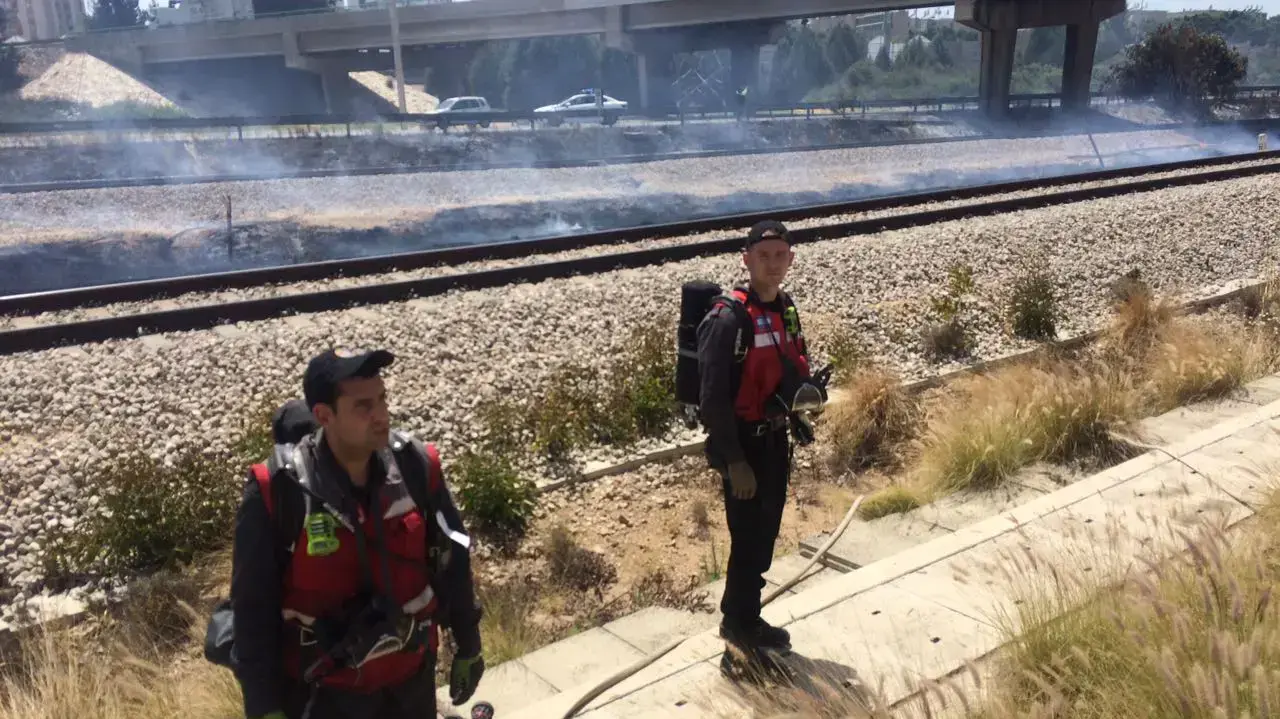 כביש 1 למזרח, נחסם לתנועה במחלף גנות בעקבות שריפת חורש עם השלכות לכביש 8 במאי 2017 כביש 1 למזרח, נחסם לתנועה במחלף גנות בעקבות שריפת חורש עם השלכות לכביש 8 במאי 2017