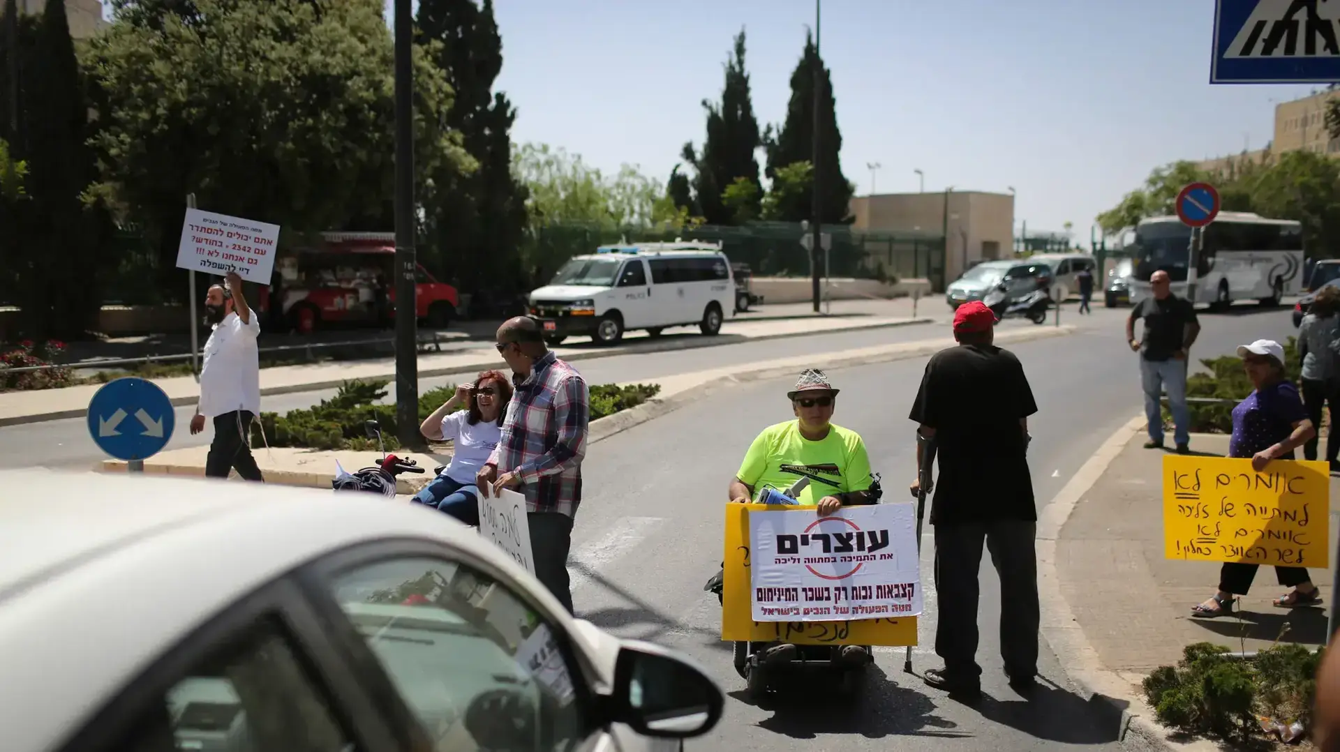 הפגנת הנכים בגן הורדים מול הכנסת, 8 במאי 2017 הפגנת הנכים בגן הורדים מול הכנסת, 8 במאי 2017