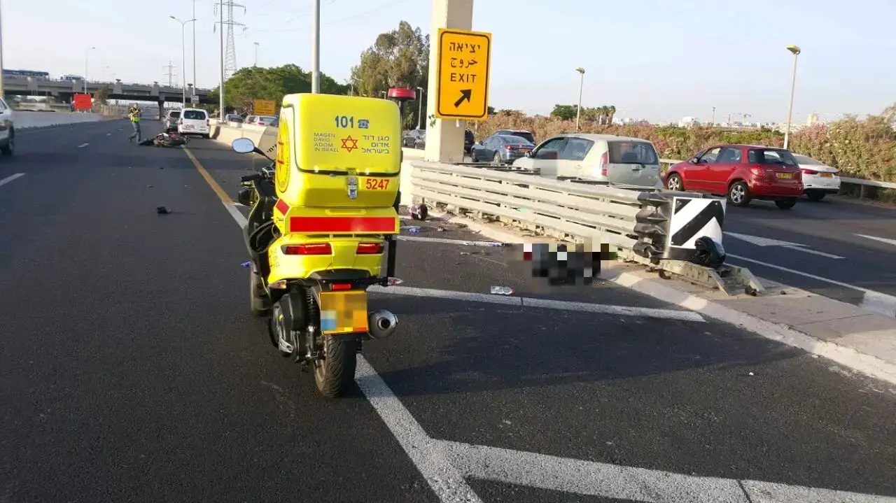 תאונה קטלנית בין משאית לרוכב אופנוע בכביש 20 לצפון, מחלף גלילות 8 במאי 2017 תאונה קטלנית בין משאית לרוכב אופנוע בכביש 20 לצפון, מחלף גלילות 8 במאי 2017