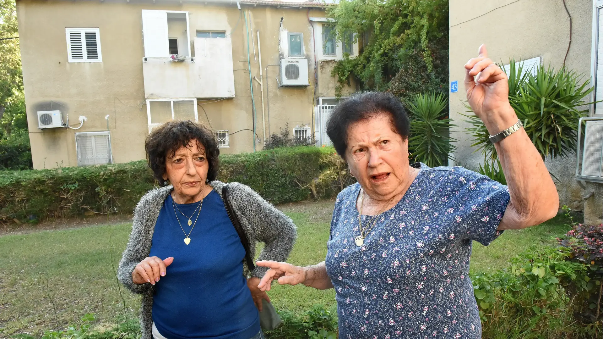 מלכה מנצי גלעד וציונה מזרב, שהתגוררו בבתים שנפגעו בהפגזת תל אביב במלחמת ששת הימים מלכה מנצי גלעד וציונה מזרב, שהתגוררו בבתים שנפגעו בהפגזת תל אביב במלחמת ששת הימים