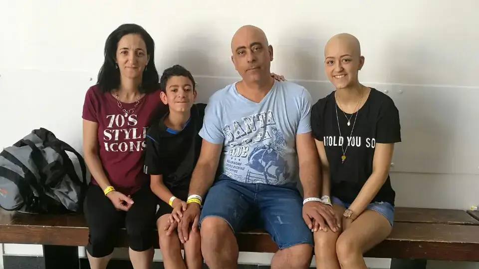 נועה אזולאי ומשפחתה, חולה קשה מאד מהמחלקה האונקולוגית. נועה אזולאי ומשפחתה, חולה קשה מאד מהמחלקה האונקולוגית.