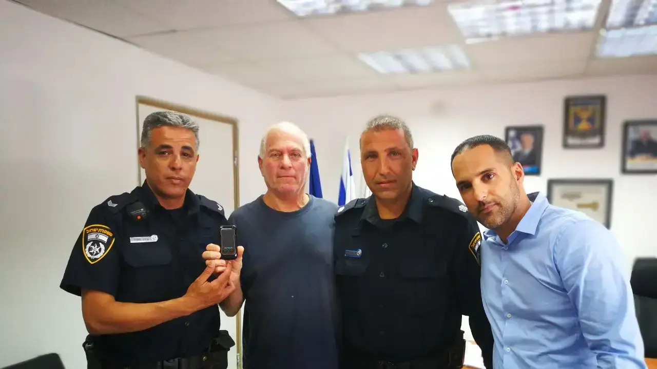 הטלפון הוחזר לאב השכול10 במאי 2017 הטלפון הוחזר לאב השכול10 במאי 2017