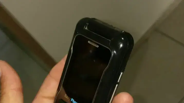 מכשיר הטלפון של זאב רובל שהכיל הודעות מבנו בניה שנפל במבצע צוק איתן 10 במאי 2017 מכשיר הטלפון של זאב רובל שהכיל הודעות מבנו בניה שנפל במבצע צוק איתן 10 במאי 2017