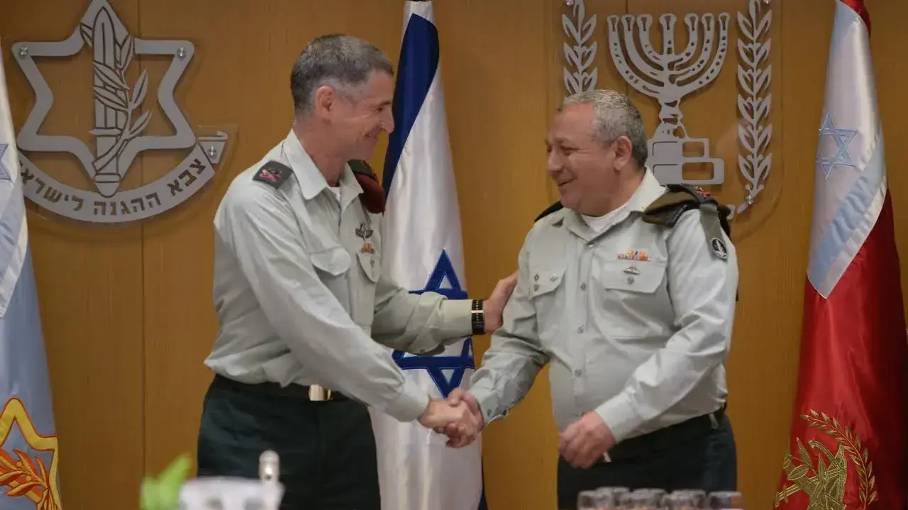 הרמטכ"ל רא"ל גדי איזנקוט וסגן הרמטכ"ל היוצא יאיר גולן, 11 במאי 2017 הרמטכ"ל רא"ל גדי איזנקוט וסגן הרמטכ"ל היוצא יאיר גולן, 11 במאי 2017