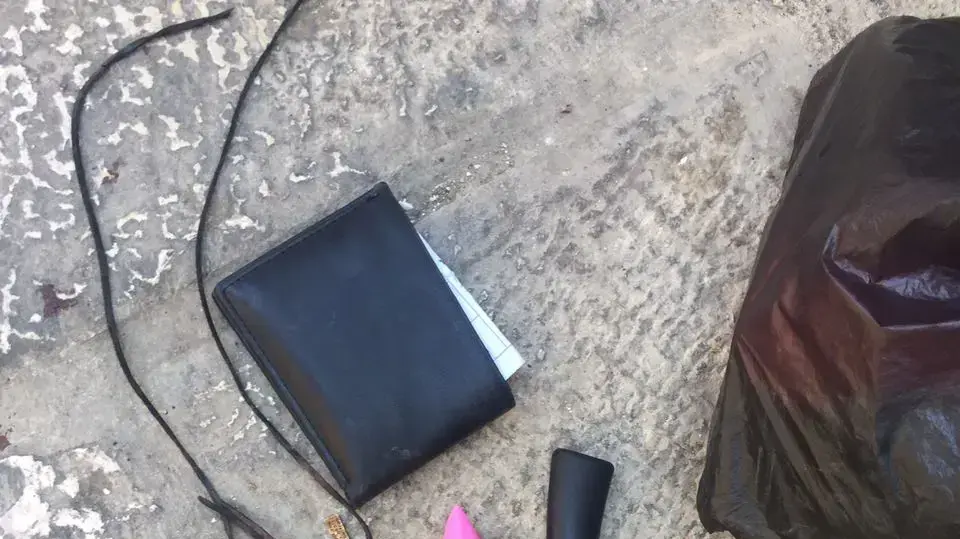 סכינים שנתפסו על גוף המחבל שדקר שוטר בעיר העתיקה בירושלים 13 במאי 2017 סכינים שנתפסו על גוף המחבל שדקר שוטר בעיר העתיקה בירושלים 13 במאי 2017