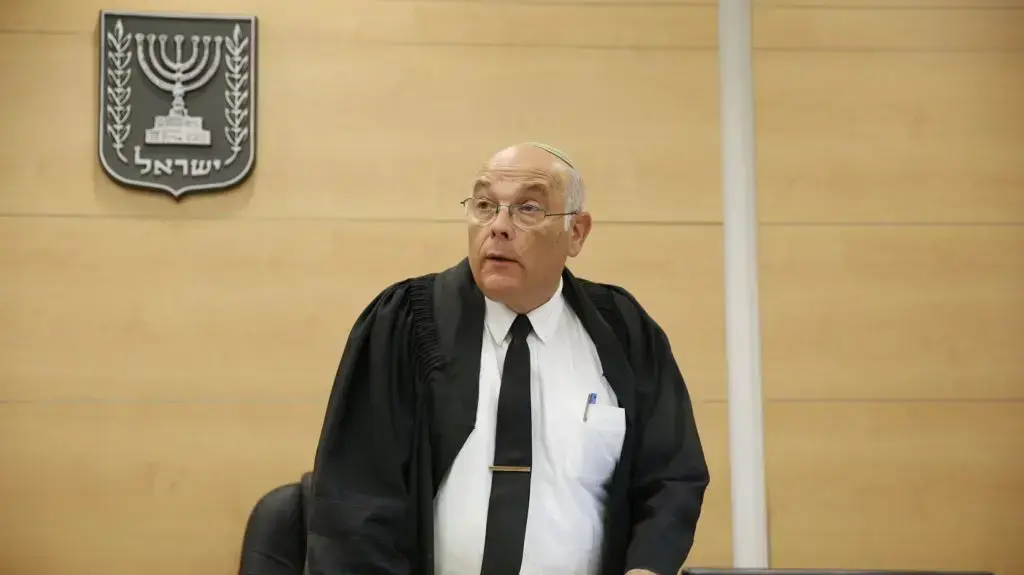 הכרעת דין לבן גניש הנאשם ברצח יפתח גריידי, השופט פינקלשטיין, מחוזי לוד 15 במאי 2017 הכרעת דין לבן גניש הנאשם ברצח יפתח גריידי, השופט פינקלשטיין, מחוזי לוד 15 במאי 2017
