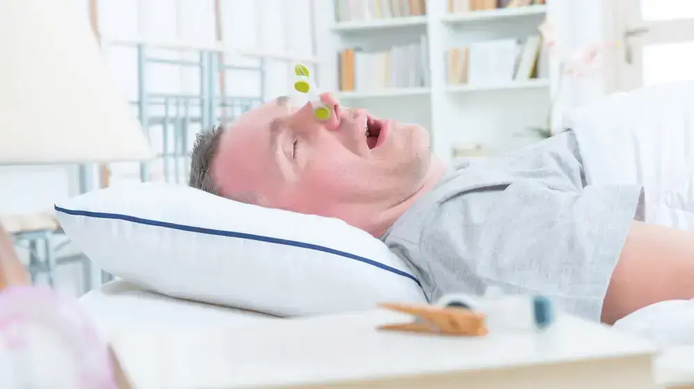 גבר נוחר גבר נוחר