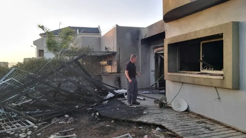 זירת השריפה בערד ברחוב באירוסים 15 במאי 2017 זירת השריפה בערד ברחוב באירוסים 15 במאי 2017