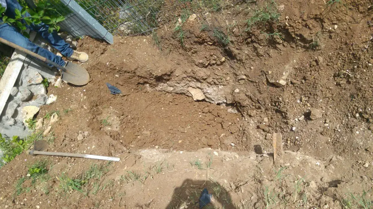 בני זוג תושבי ירושלים, עפ"י החשד, רצחו את שכנם , ביתרו את גופתו וקברו אותה בגינה הסמוכה לביתם 16 במאי 2017 בני זוג תושבי ירושלים, עפ"י החשד, רצחו את שכנם , ביתרו את גופתו וקברו אותה בגינה הסמוכה לביתם 16 במאי 2017