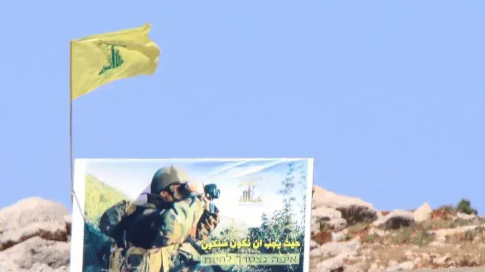 דגלי חיזבאללה מול מטולה 17 במאי 2017 דגלי חיזבאללה מול מטולה 17 במאי 2017