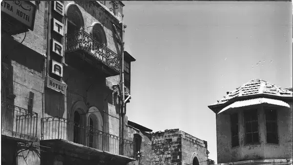 חלוקת קמח ע"י אונר"א ליד שער יפו, ירושלים, 1967 חלוקת קמח ע"י אונר"א ליד שער יפו, ירושלים, 1967
