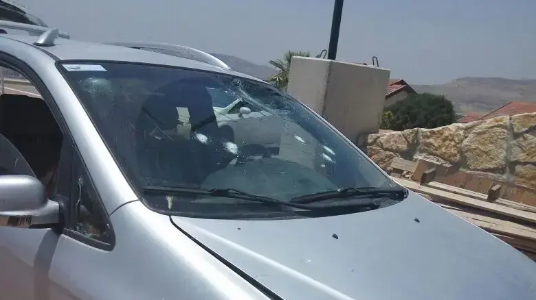 אחד הרכבים שנפגעו בלינץ' בחווארה 18 במאי 2017 אחד הרכבים שנפגעו בלינץ' בחווארה 18 במאי 2017