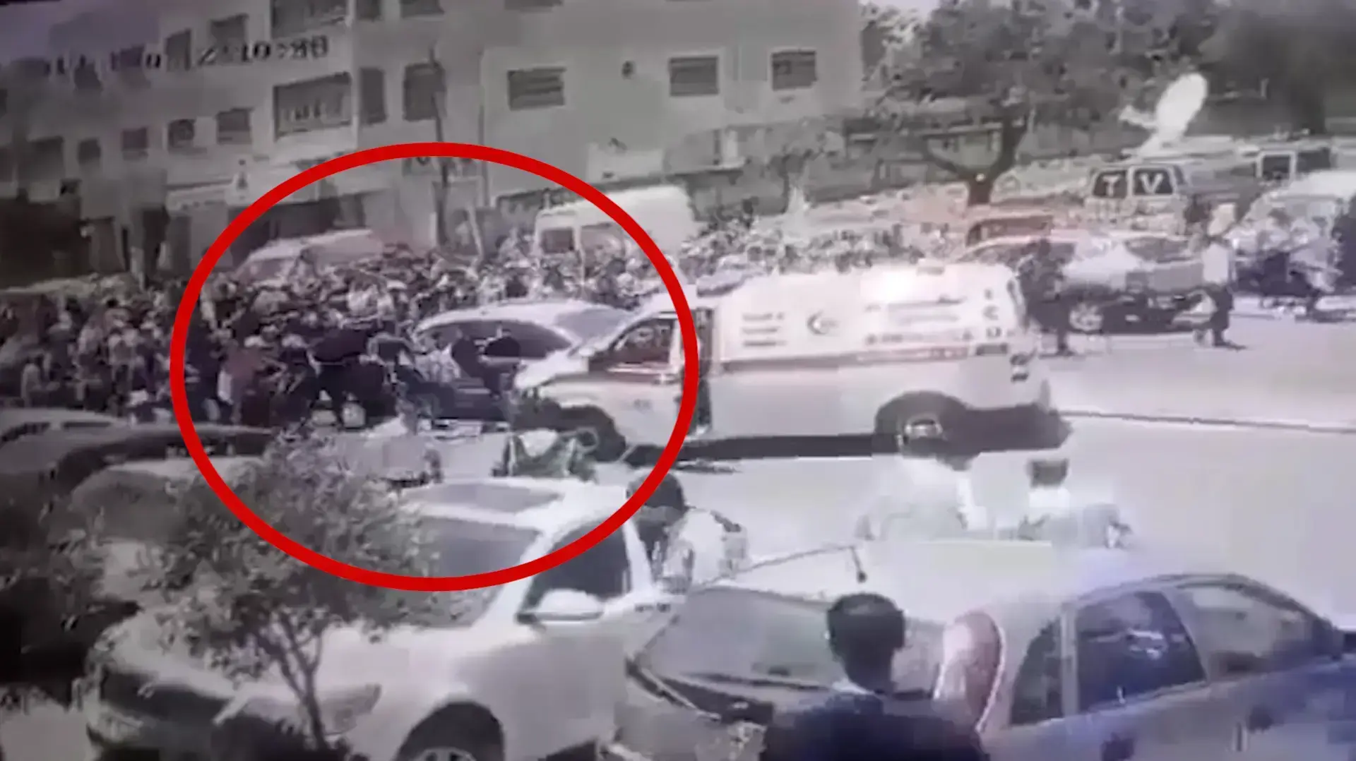 תיעוד אירוע הירי בו פלסטיני נהרג מאש מתנחלים בחווארה שבשומרון, 18 במאי 2017 תיעוד אירוע הירי בו פלסטיני נהרג מאש מתנחלים בחווארה שבשומרון, 18 במאי 2017