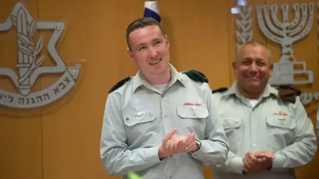 החלפת דובר צה"ל מוטי אלמוז בתא"ל רונן מנליס בקריה בתל אביב, 18 במאי 2017 החלפת דובר צה"ל מוטי אלמוז בתא"ל רונן מנליס בקריה בתל אביב, 18 במאי 2017