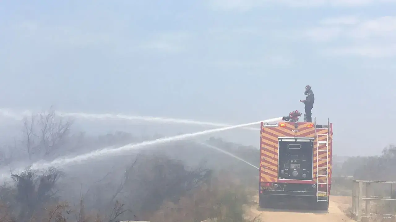 פעולות לכיבוי השריפה בבריכות החמצון באשדוד, 19 במאי 2017 פעולות לכיבוי השריפה בבריכות החמצון באשדוד, 19 במאי 2017