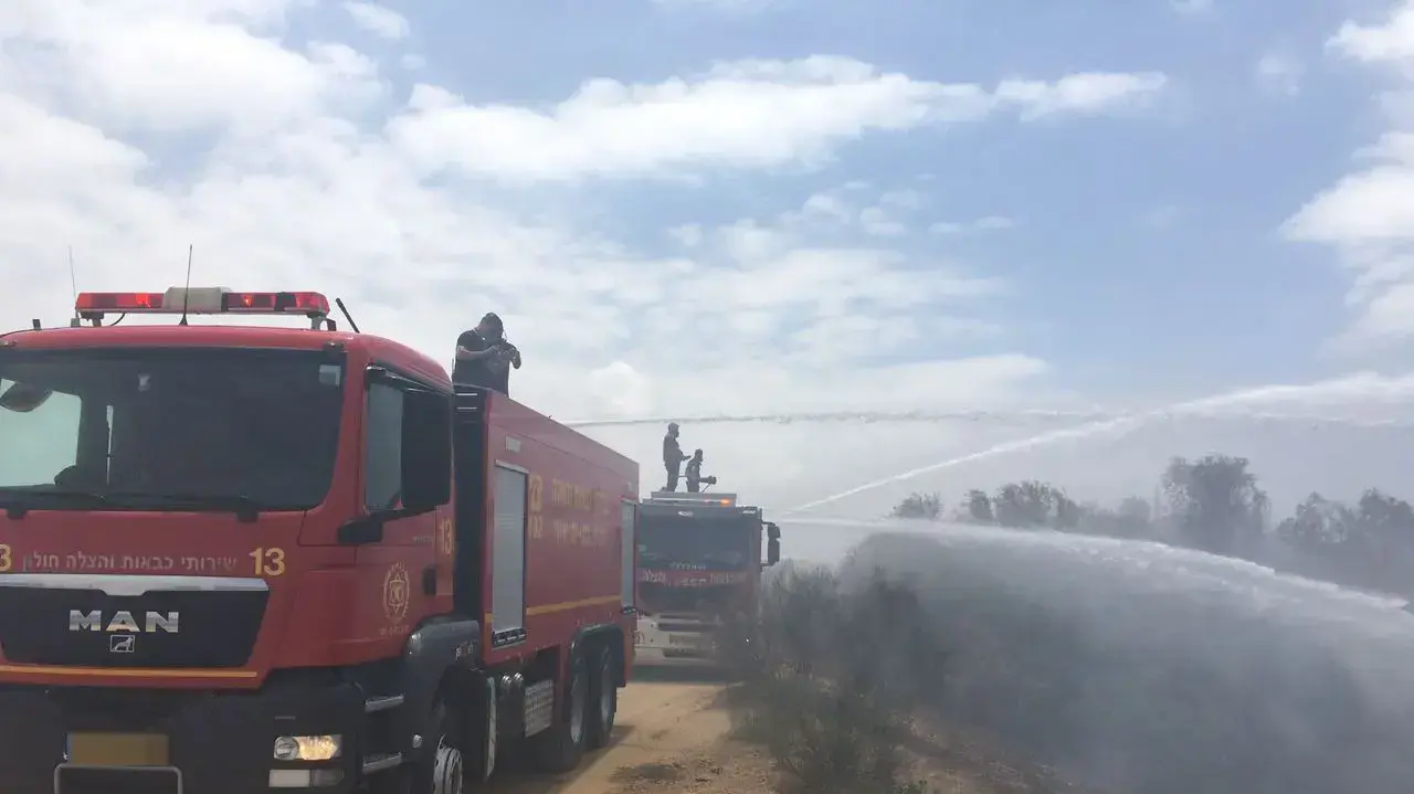 פעולות לכיבוי השריפה בבריכות החמצון באשדוד, 19 במאי 2017 פעולות לכיבוי השריפה בבריכות החמצון באשדוד, 19 במאי 2017