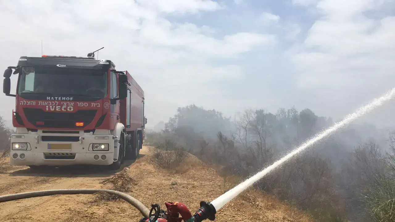 פעולות לכיבוי השריפה בבריכות החמצון באשדוד, 19 במאי 2017 פעולות לכיבוי השריפה בבריכות החמצון באשדוד, 19 במאי 2017