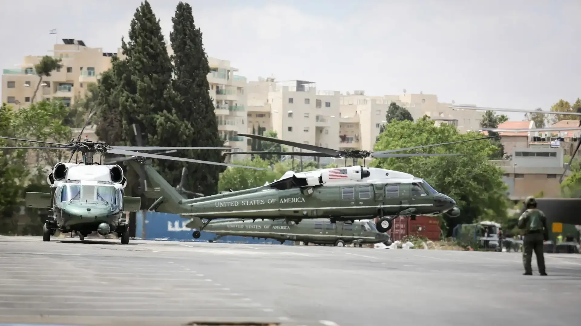אימון הנחתת מסוקים במתחם התחנה בירושלים לקראת הגעתו של נשיא ארה"ב דונלד טראמפ 21 במאי 2017 אימון הנחתת מסוקים במתחם התחנה בירושלים לקראת הגעתו של נשיא ארה"ב דונלד טראמפ 21 במאי 2017