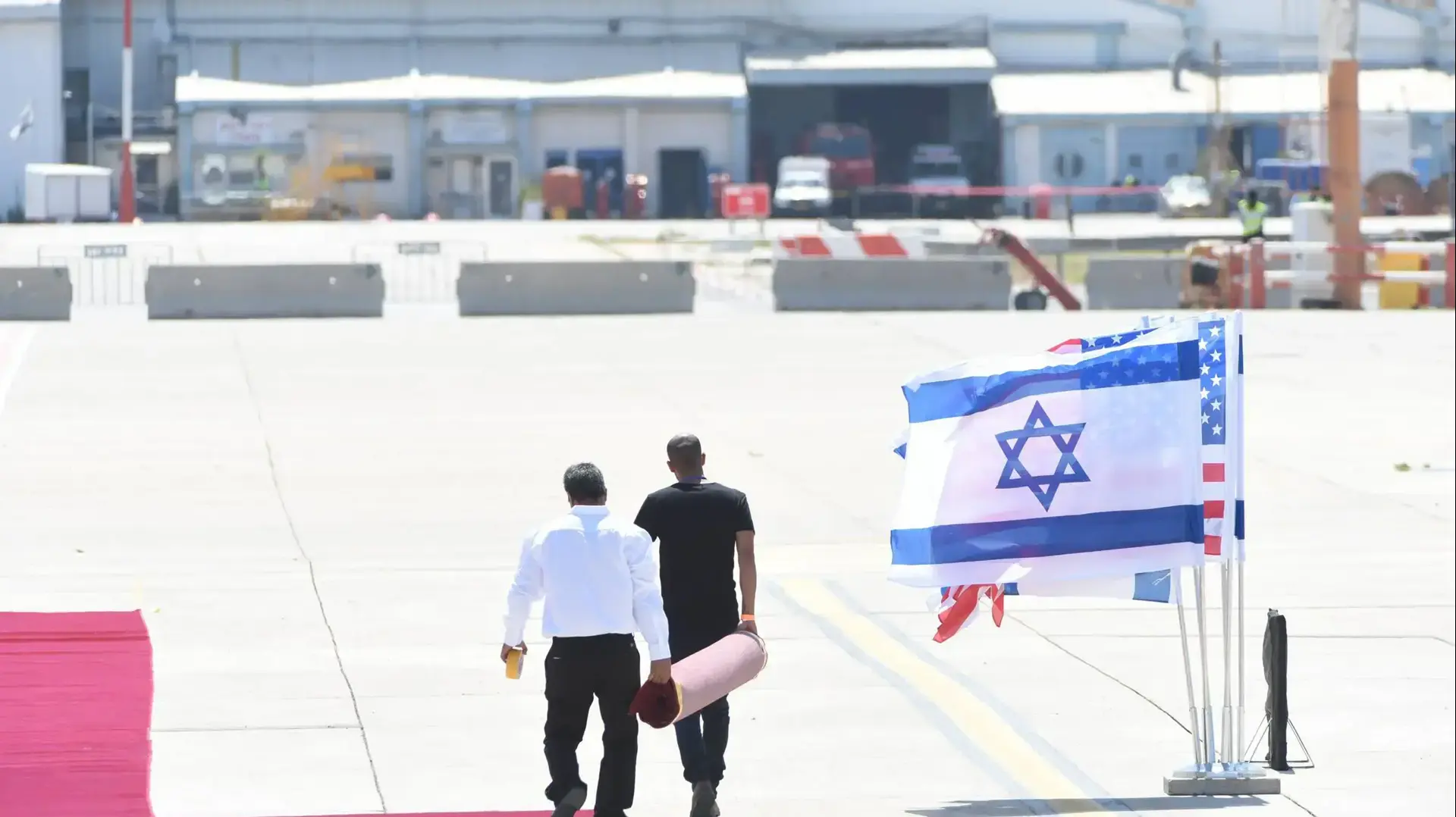 לקראת נחיתה של דונלד טראמפ בישראל שדה התעופה בן גוריון 22 במאי 2017 לקראת נחיתה של דונלד טראמפ בישראל שדה התעופה בן גוריון 22 במאי 2017