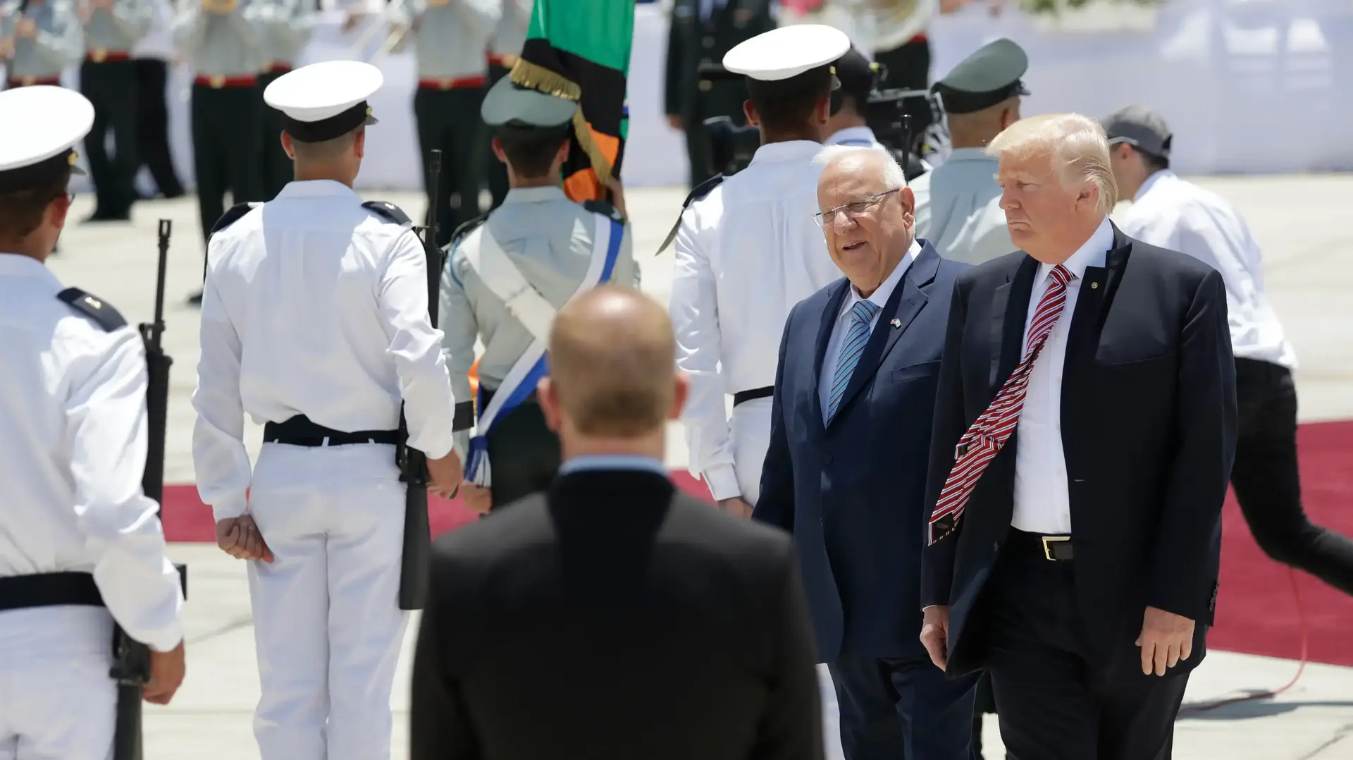 נשיא ארה"ב דונלד טראמפ וראש הממשלה בנימין נתניהו בנתב"ג, 22 במאי 2017 נשיא ארה"ב דונלד טראמפ וראש הממשלה בנימין נתניהו בנתב"ג, 22 במאי 2017