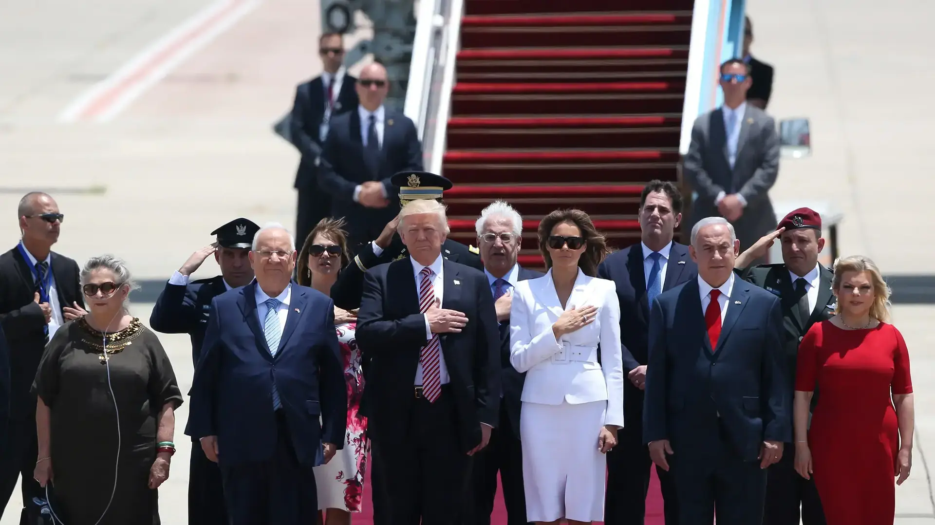 נשיא ארה"ב דונלד טראמפ וראש הממשלה בנימין נתניהו בנתב"ג, 22 במאי 2017 נשיא ארה"ב דונלד טראמפ וראש הממשלה בנימין נתניהו בנתב"ג, 22 במאי 2017