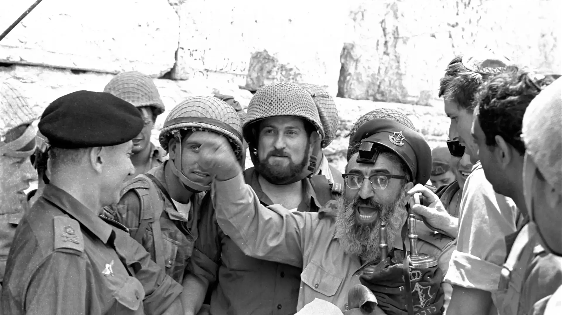 תיעוד חדש נחשף מהקרב על ירושלים במלחמת ששת הימים, 22 במאי 2017 תיעוד חדש נחשף מהקרב על ירושלים במלחמת ששת הימים, 22 במאי 2017