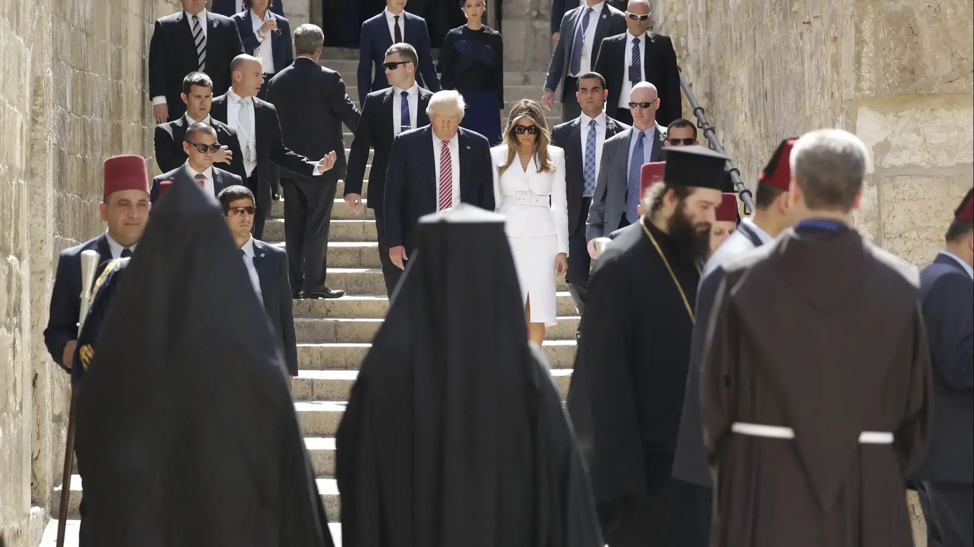 דונלד ומלניה טראמפ בביקור בכנסיית הקבר בירושלים דונלד ומלניה טראמפ בביקור בכנסיית הקבר בירושלים