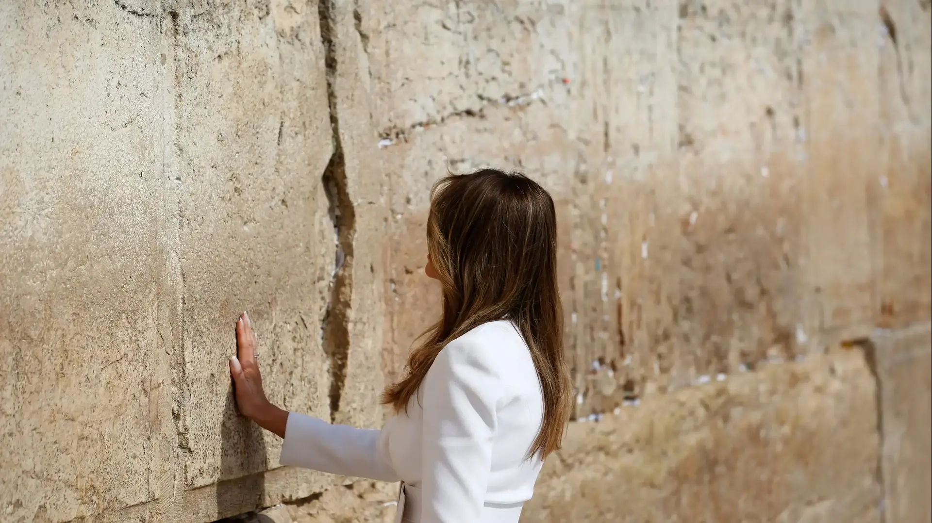 מלניה טראמפ בביקור בכותל 22 במאי 2017 מלניה טראמפ בביקור בכותל 22 במאי 2017