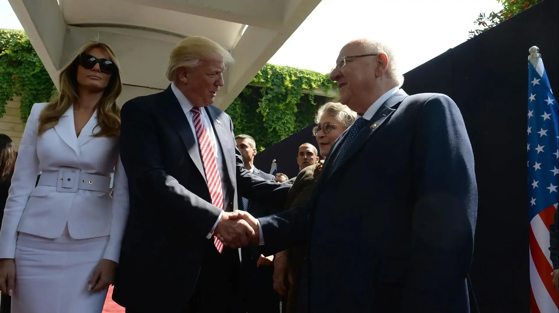 נשיא המדינה ורעייתו מארחים את הנשיא דונלד טראמפ ורעייתו בבית הנשיא בירושלים 22 במאי 2017 נשיא המדינה ורעייתו מארחים את הנשיא דונלד טראמפ ורעייתו בבית הנשיא בירושלים 22 במאי 2017