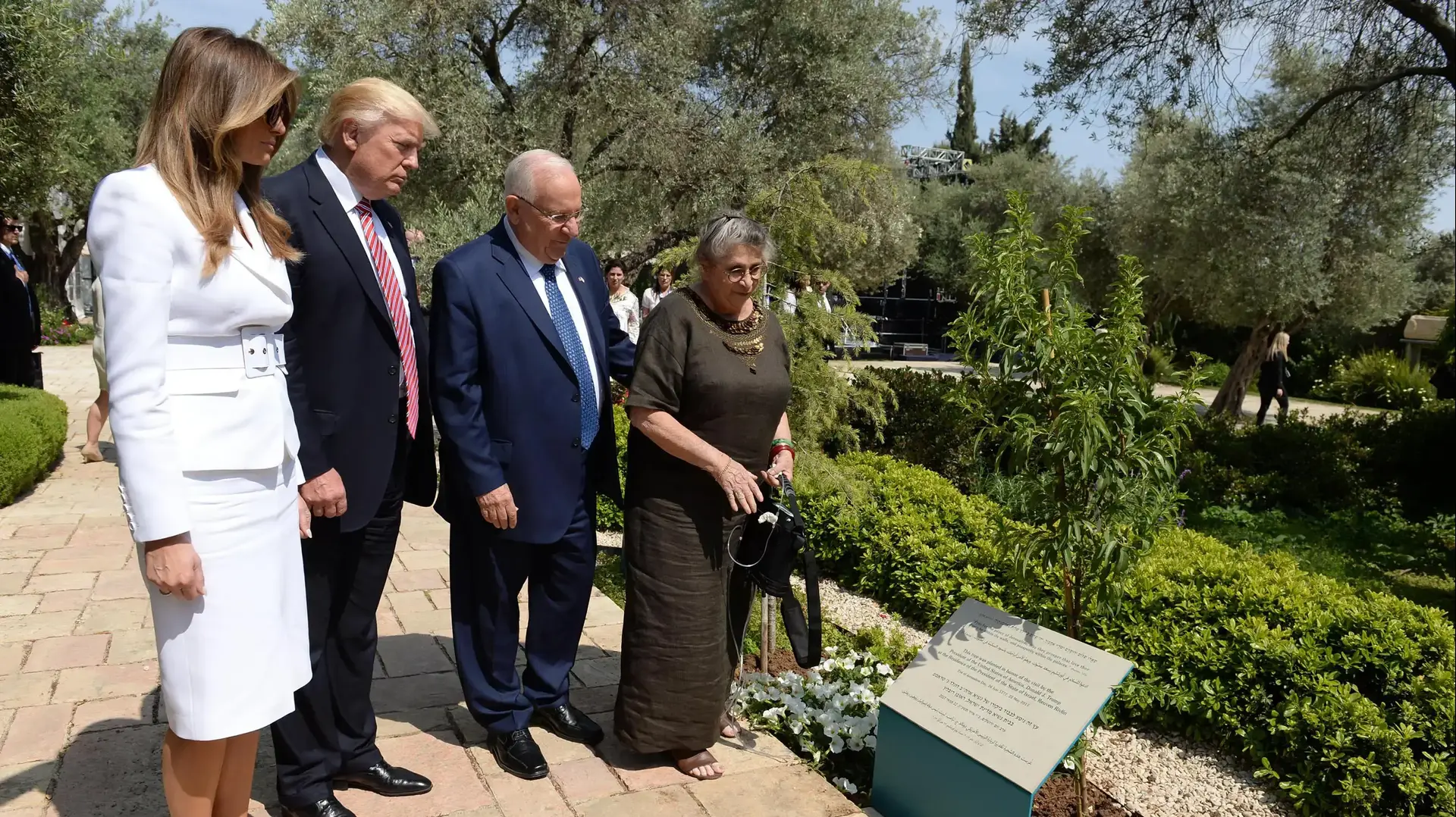 נשיא המדינה ורעייתו מארחים את הנשיא דונלד טראמפ ורעייתו בבית הנשיא בירושלים 22 במאי 2017 נשיא המדינה ורעייתו מארחים את הנשיא דונלד טראמפ ורעייתו בבית הנשיא בירושלים 22 במאי 2017