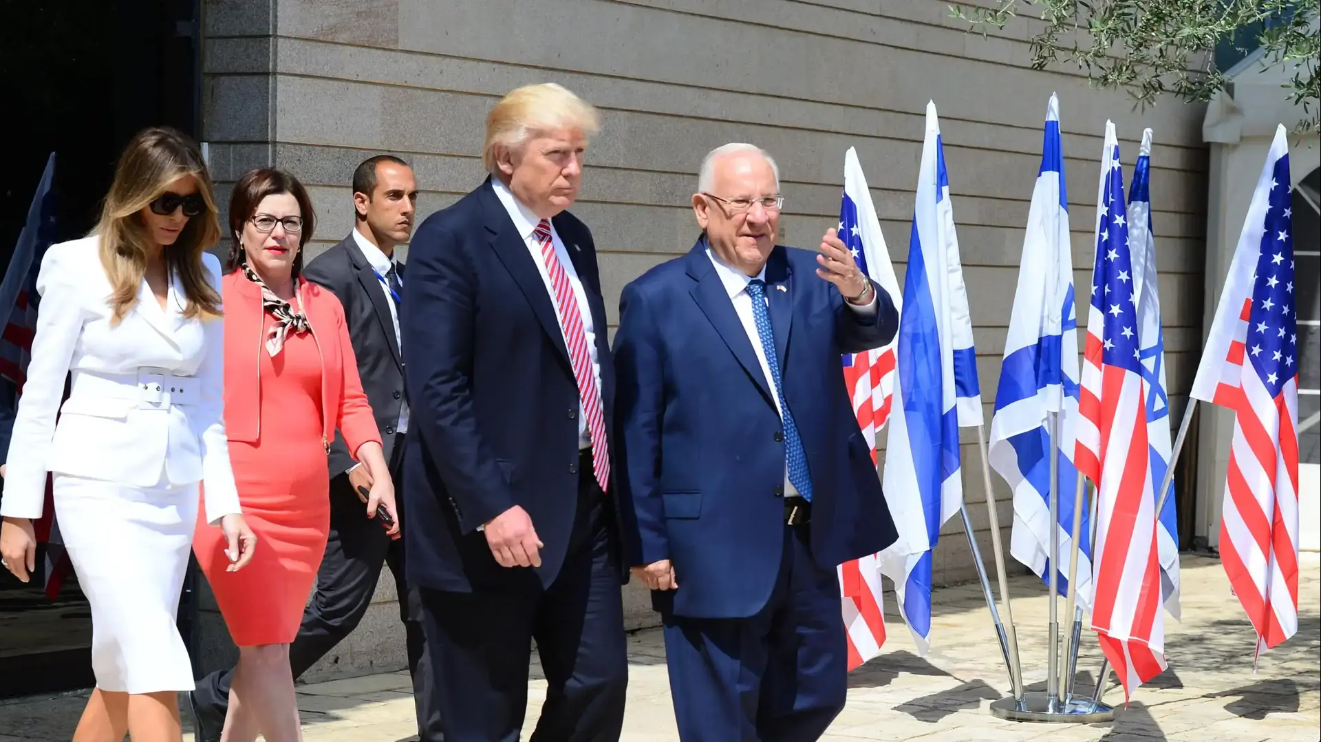 נשיא המדינה ורעייתו מארחים את הנשיא דונלד טראמפ ורעייתו בבית הנשיא בירושלים 22 במאי 2017 נשיא המדינה ורעייתו מארחים את הנשיא דונלד טראמפ ורעייתו בבית הנשיא בירושלים 22 במאי 2017