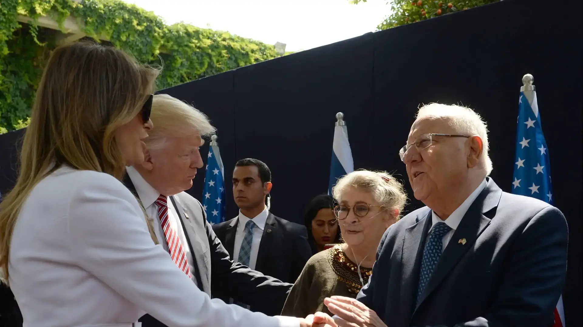 נשיא המדינה ורעייתו מארחים את הנשיא דונלד טראמפ ורעייתו בבית הנשיא בירושלים 22 במאי 2017 נשיא המדינה ורעייתו מארחים את הנשיא דונלד טראמפ ורעייתו בבית הנשיא בירושלים 22 במאי 2017