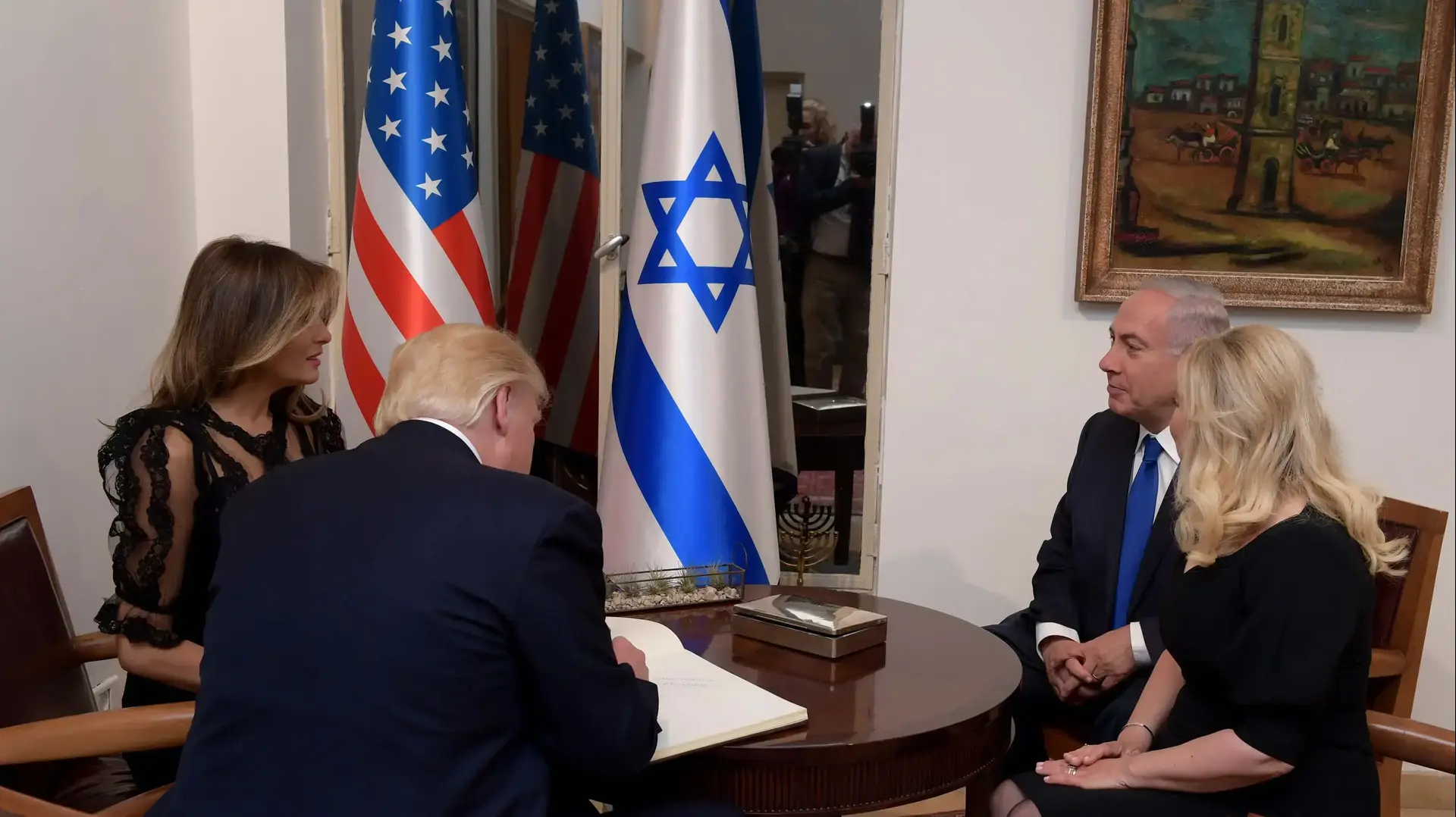 ראש הממשלה בנימין נתניהו ורעייתו שרה עם נשיא ארה"ב דונלד טראמפ ורעייתו מלניה, בבית רה"מ בירושלים, 22 במאי 2017 ראש הממשלה בנימין נתניהו ורעייתו שרה עם נשיא ארה"ב דונלד טראמפ ורעייתו מלניה, בבית רה"מ בירושלים, 22 במאי 2017