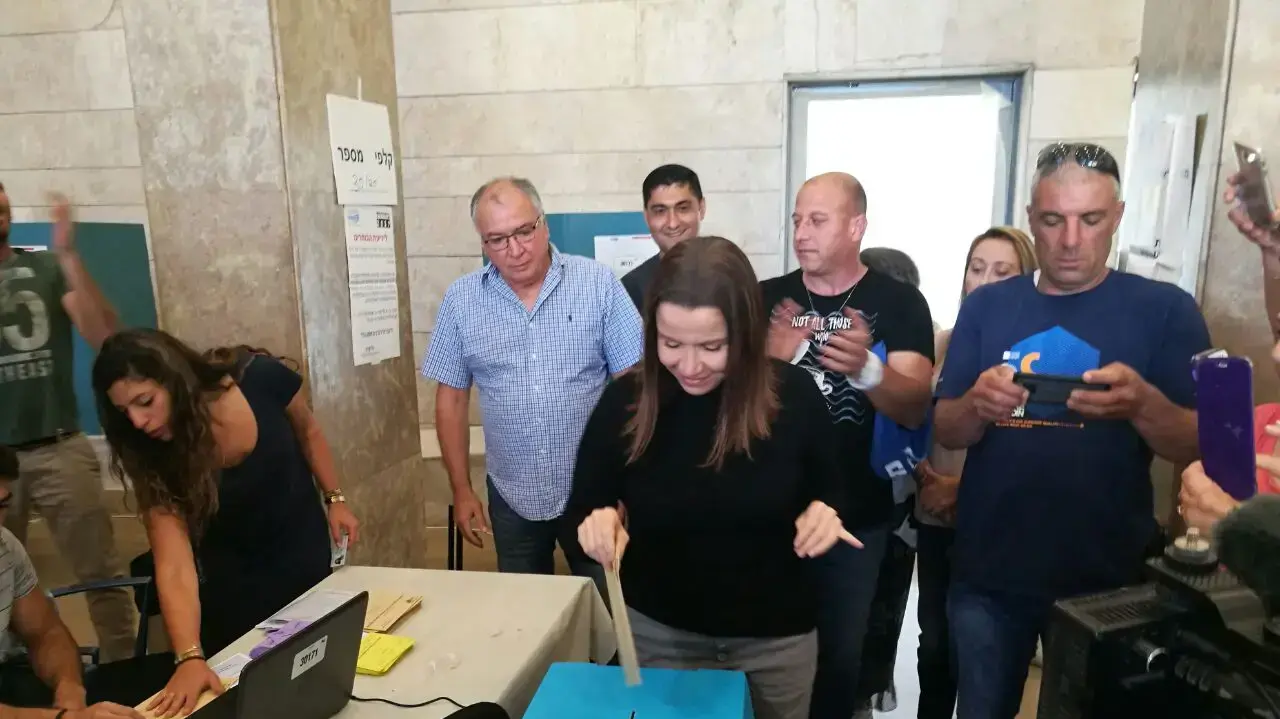 שלי יחימוביץ' בהצבעה לראשות ההסתדרות 23 במאי 2017 שלי יחימוביץ' בהצבעה לראשות ההסתדרות 23 במאי 2017