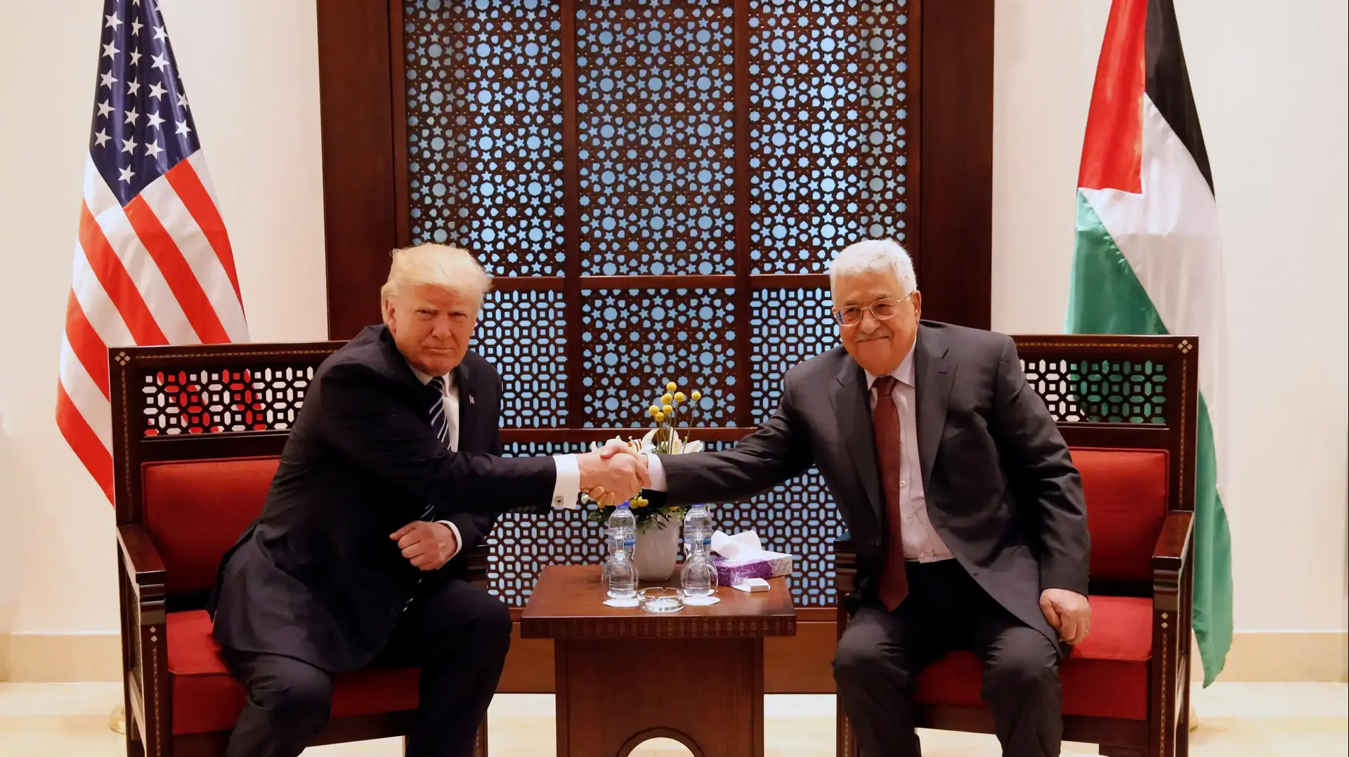 הנשיא דונלד טראמפ וראש הרשות אבו מאזן בפגישתם בבית לחם 23 במאי 2017