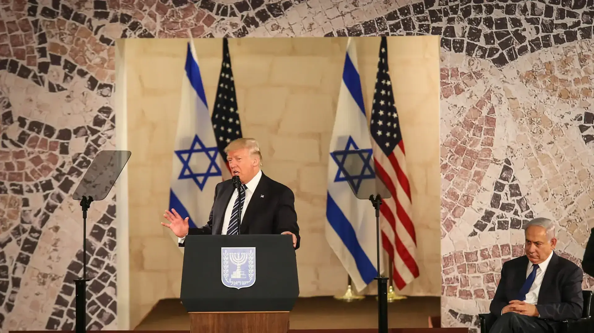 נתניהו וטראמפ במוזיאון ישראל במהלך ביקור של טראמפ בירושלים 23 במאי 2017 נתניהו וטראמפ במוזיאון ישראל במהלך ביקור של טראמפ בירושלים 23 במאי 2017
