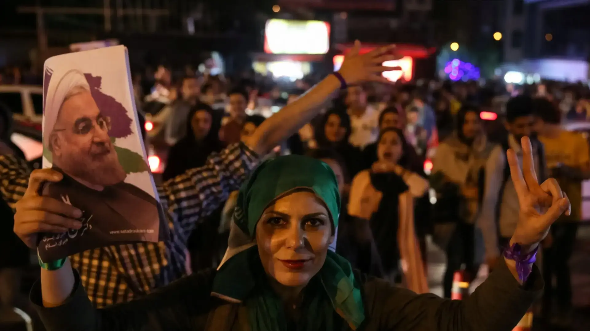 תומכי הנשיא חסן רוחאני חוגגים את ניצחונו בבחירות לנשיאות איראן, 20 במאי 2017 תומכי הנשיא חסן רוחאני חוגגים את ניצחונו בבחירות לנשיאות איראן, 20 במאי 2017