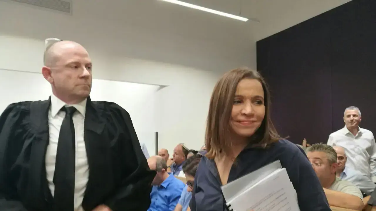 שלי יחימוביץ' ואבי ניסנקורן בבית המשפט המחוזי בתל אביב בדיון בעניין הבחירות להסתדרות, מאי 2017 שלי יחימוביץ' ואבי ניסנקורן בבית המשפט המחוזי בתל אביב בדיון בעניין הבחירות להסתדרות, מאי 2017