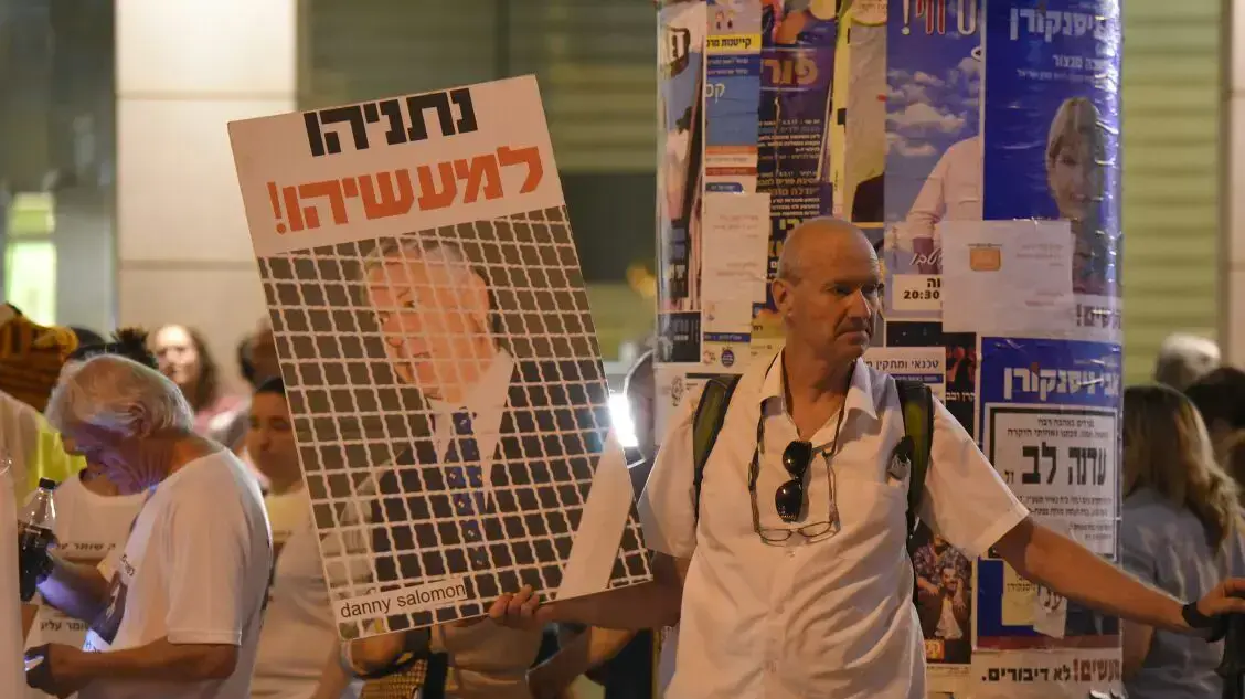 הפגנה מול ביתו של היועמ"ש אביחי מנדלבליט, 27 במאי 2017 הפגנה מול ביתו של היועמ"ש אביחי מנדלבליט, 27 במאי 2017