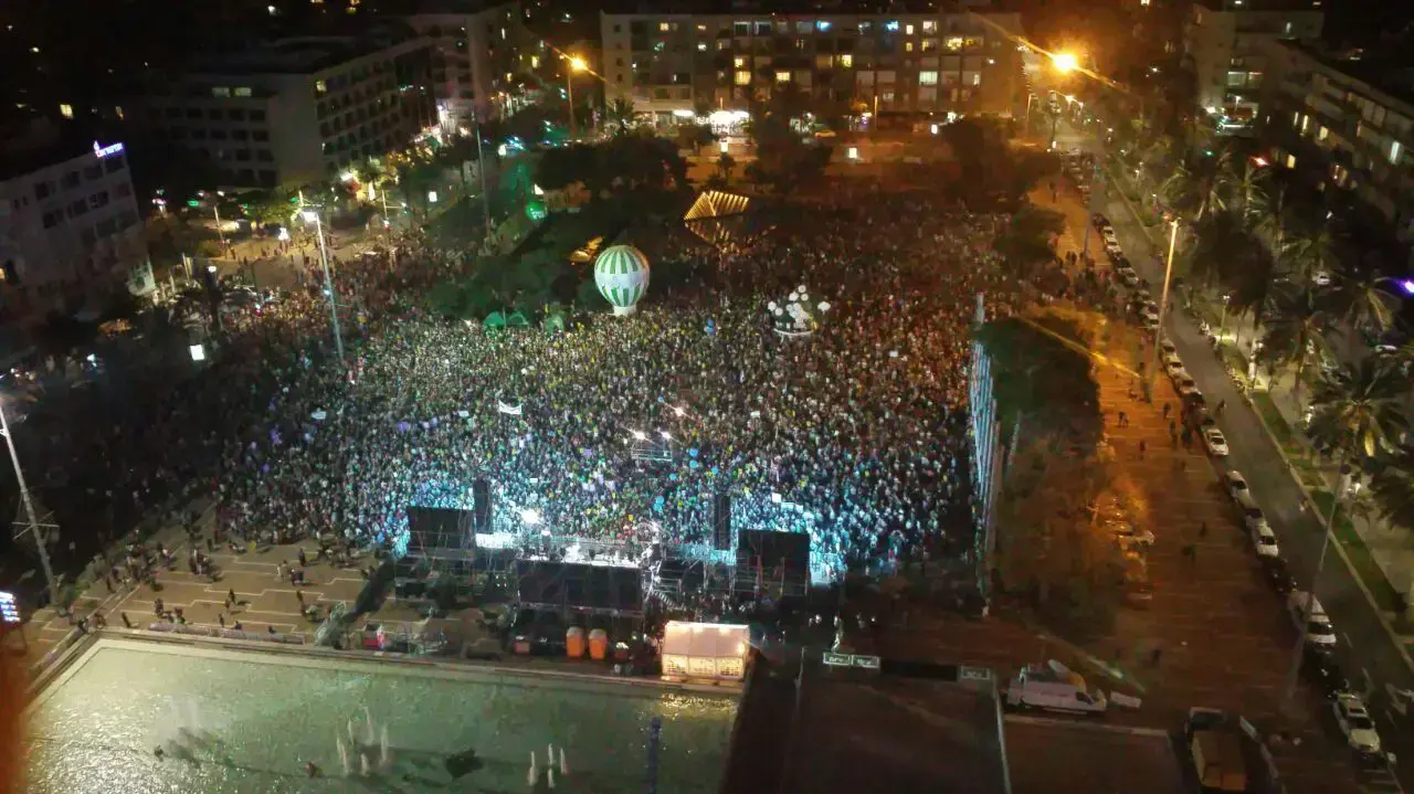 הפגנת שמאל בכיכר רבין, 27 במאי 2017 הפגנת שמאל בכיכר רבין, 27 במאי 2017