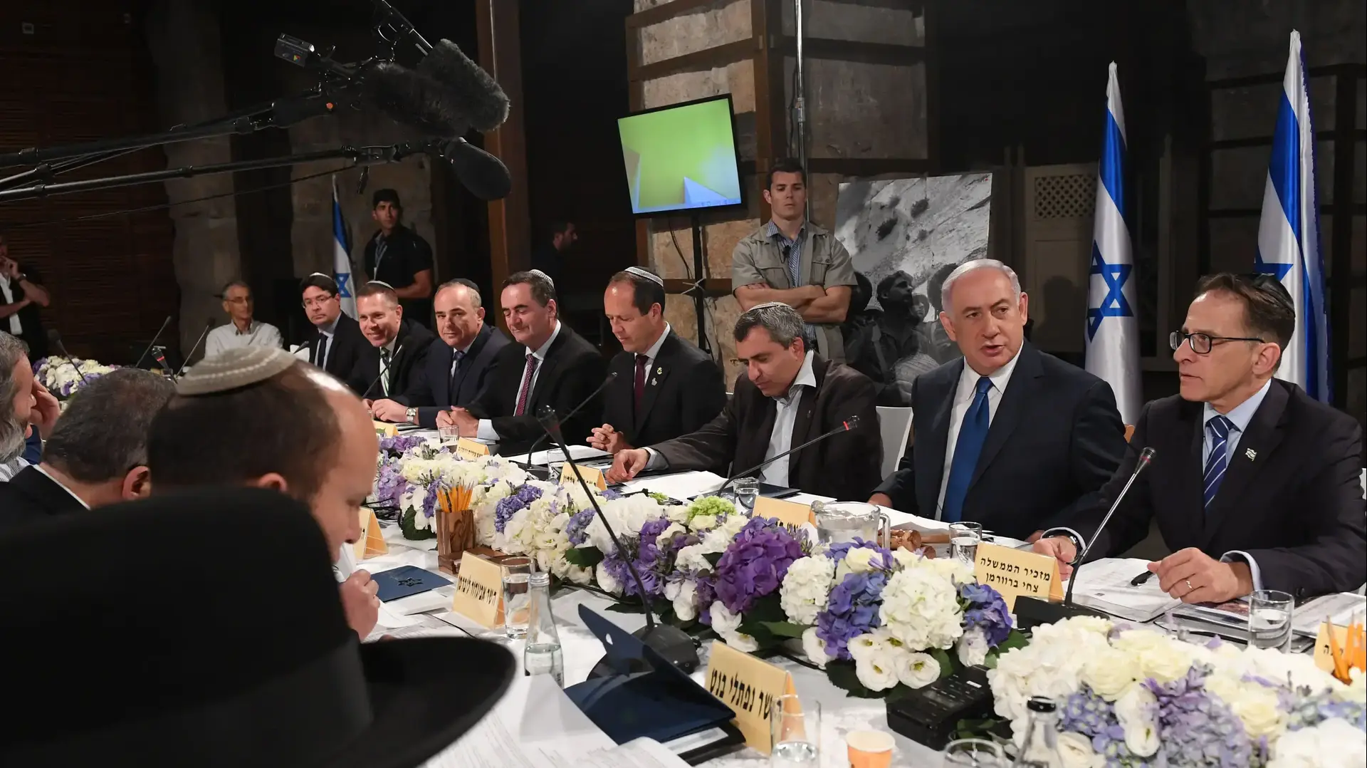 ראש הממשלה בנימין נתניהו מסייר בחפירות ליד הכותל, ירושלים,28 במאי 2017 ראש הממשלה בנימין נתניהו מסייר בחפירות ליד הכותל, ירושלים,28 במאי 2017
