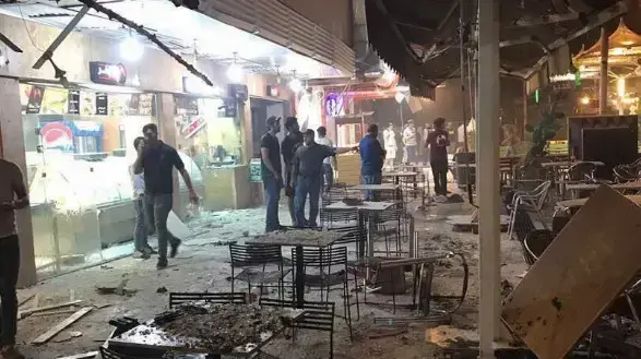 13 הרוגים בפיצוץ מכונית תופת של דאעש בבגדאד, עיראק. 30 במאי 2017 צילום: טוויטר 13 הרוגים בפיצוץ מכונית תופת של דאעש בבגדאד, עיראק. 30 במאי 2017 צילום: טוויטר