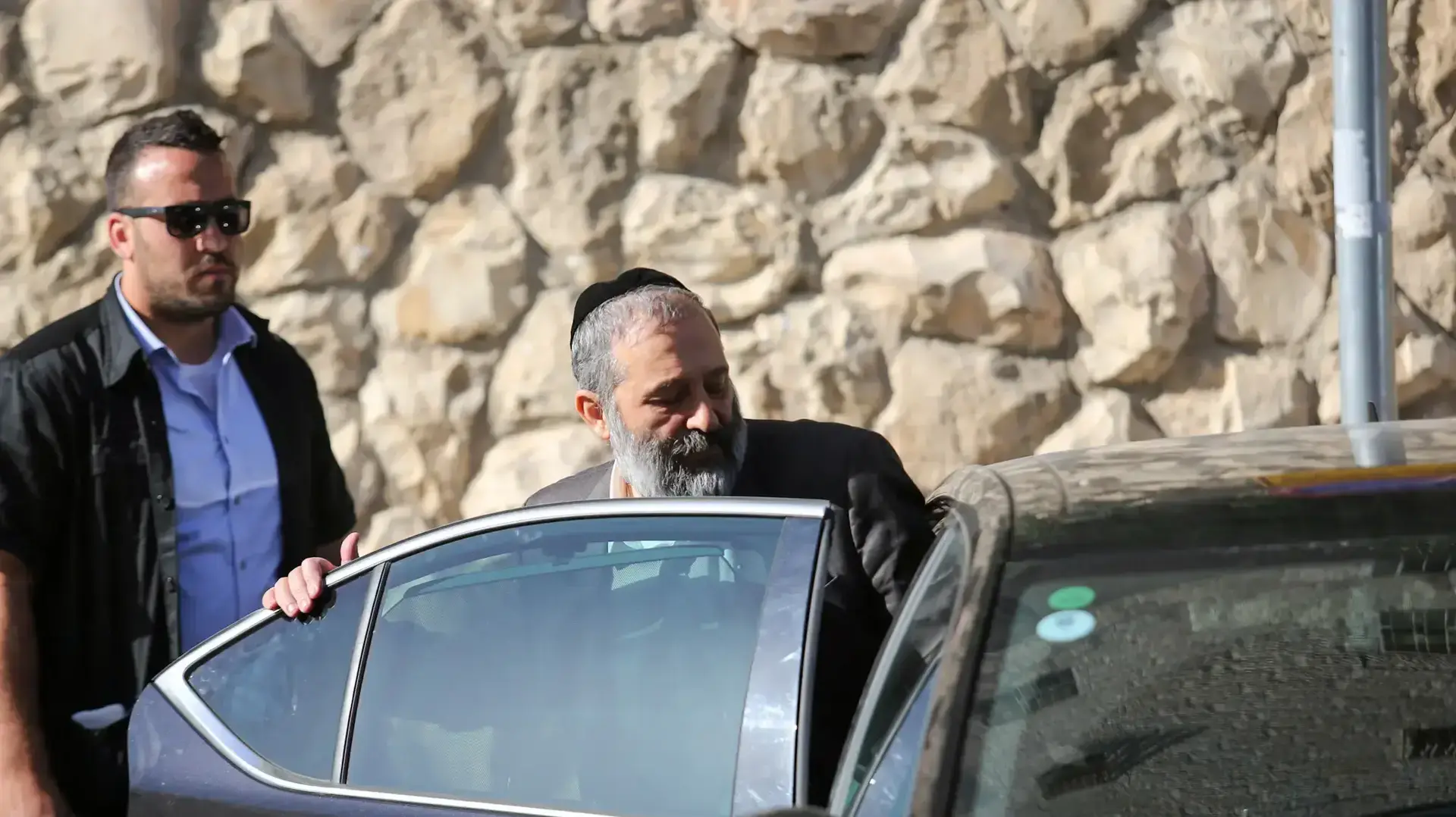 שר הפנים אריה דרעי יוצא מביתו, מאי 2017 שר הפנים אריה דרעי יוצא מביתו, מאי 2017