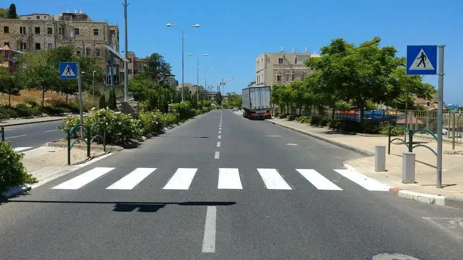 רחוב אבן גבירול פינת רחוב הקישון, חיפה, זירת התאונה שבה נהרגה נאדא איבדאח רחוב אבן גבירול פינת רחוב הקישון, חיפה, זירת התאונה שבה נהרגה נאדא איבדאח