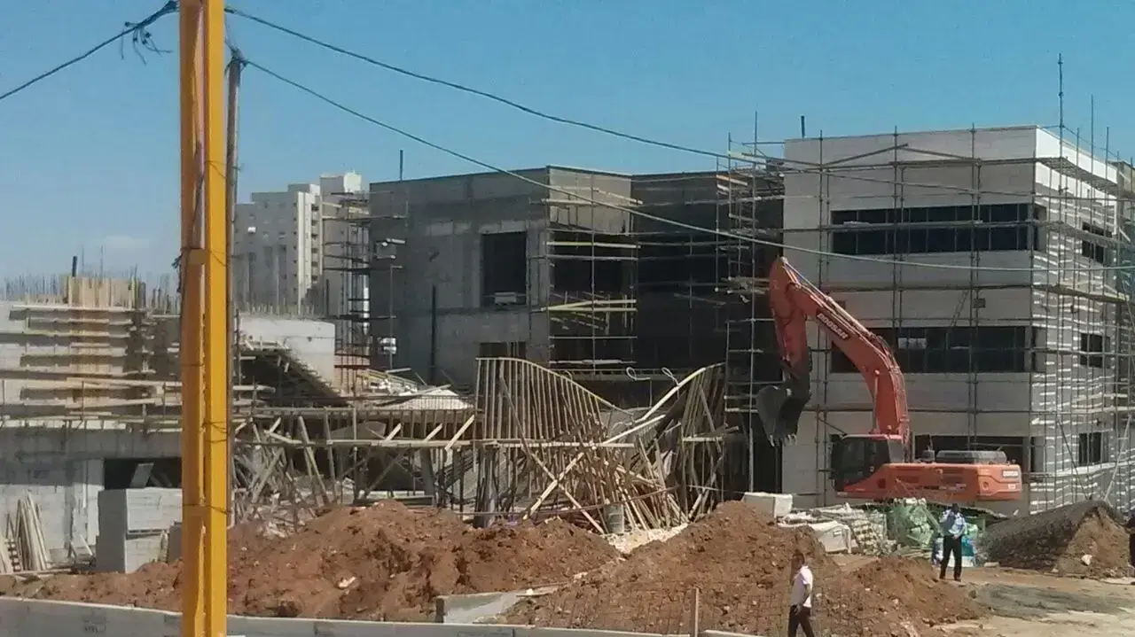 קריסת תקרה באתר בנייה ברחוב דרך הים בגני תקווה 1 ביוני 2017 קריסת תקרה באתר בנייה ברחוב דרך הים בגני תקווה 1 ביוני 2017
