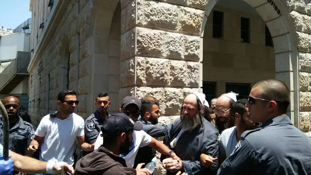12 עצורים בגין תקיפת לובשי מדים בשכונת מאה שערים שבירושלים, 2 ביוני 2017 12 עצורים בגין תקיפת לובשי מדים בשכונת מאה שערים שבירושלים, 2 ביוני 2017