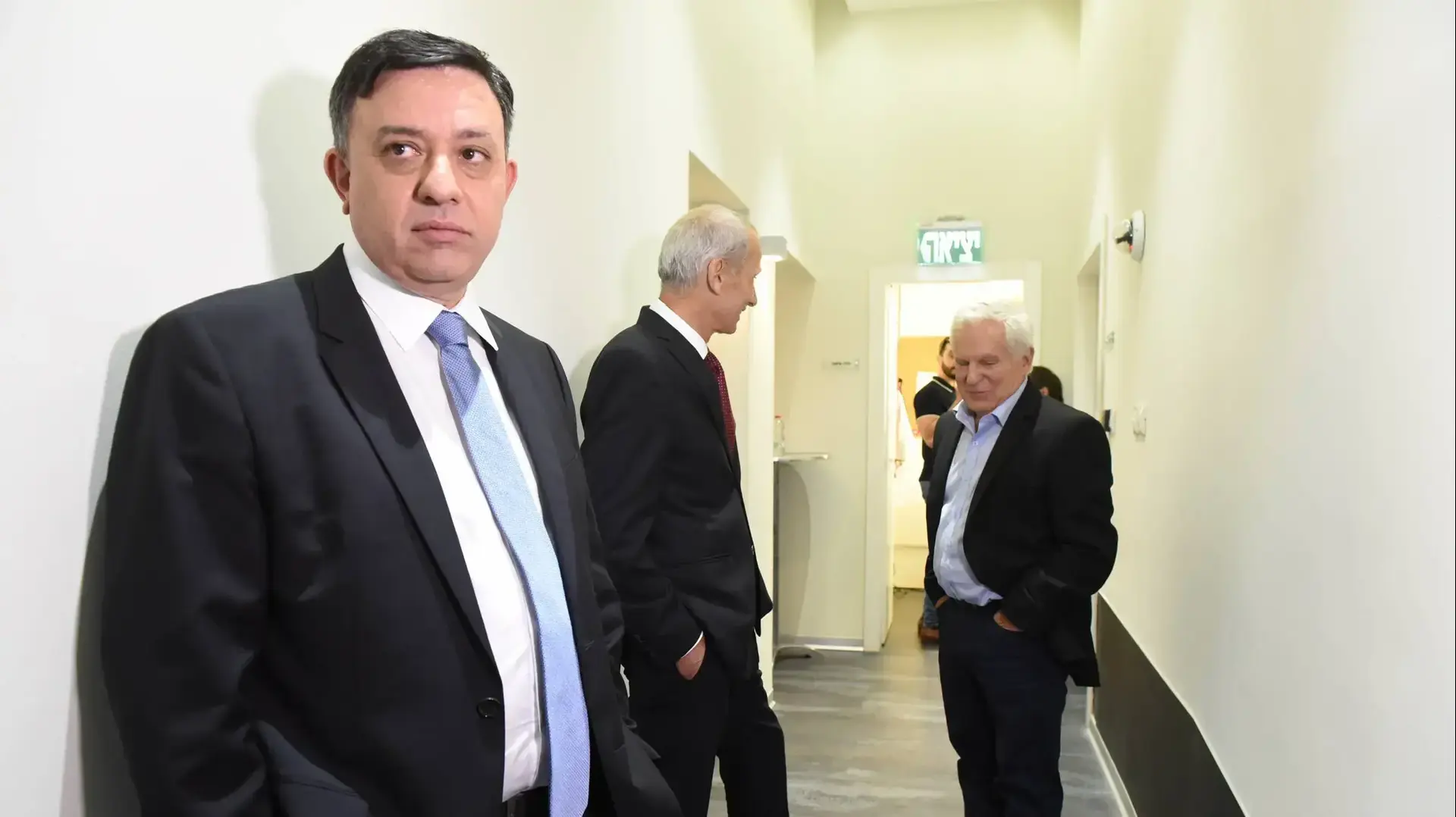 המועמדים לפריימריז במפלגת העבודה בעימות באולפן וואלה! NEWS 4 ביוני 2017 המועמדים לפריימריז במפלגת העבודה בעימות באולפן וואלה! NEWS 4 ביוני 2017