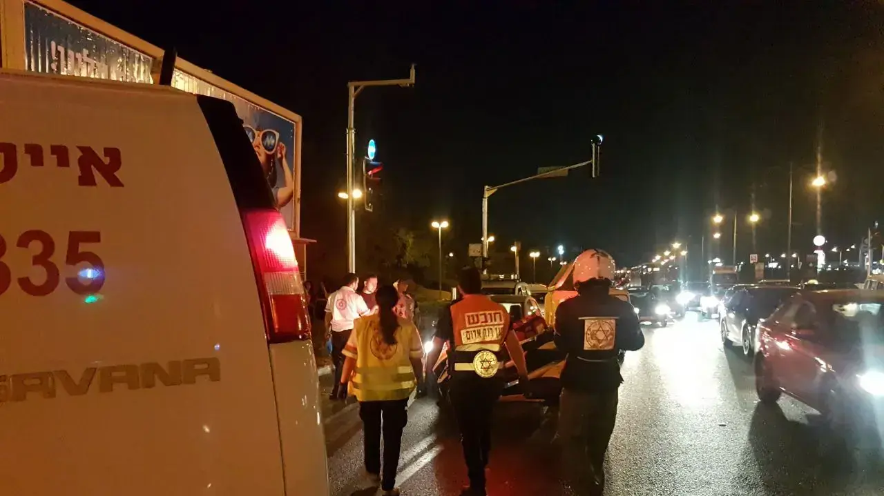 גבר כבן 60 נפצע קשה בתאונה בצומת ילדי טהראן משה דיין בראשון לציון, 4 ביוני 2017 גבר כבן 60 נפצע קשה בתאונה בצומת ילדי טהראן משה דיין בראשון לציון, 4 ביוני 2017